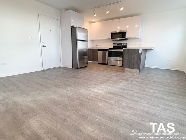 Building Photo - 940 W Winona St