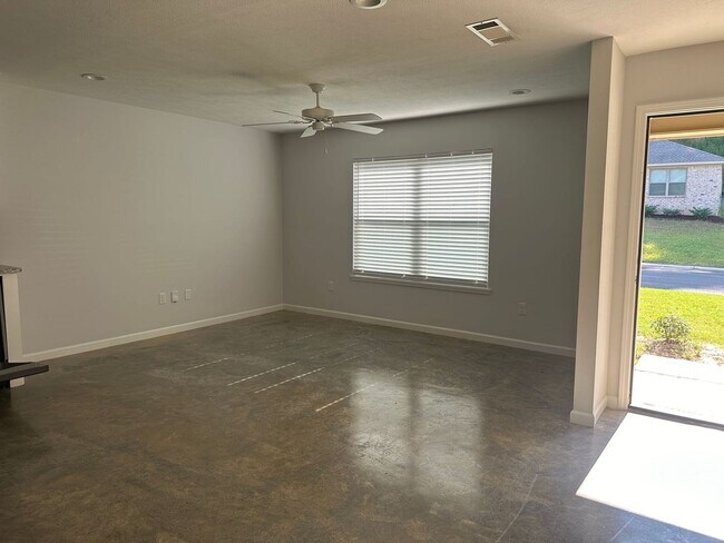 Building Photo - 3 Bed/2 Bath Home in Pearl