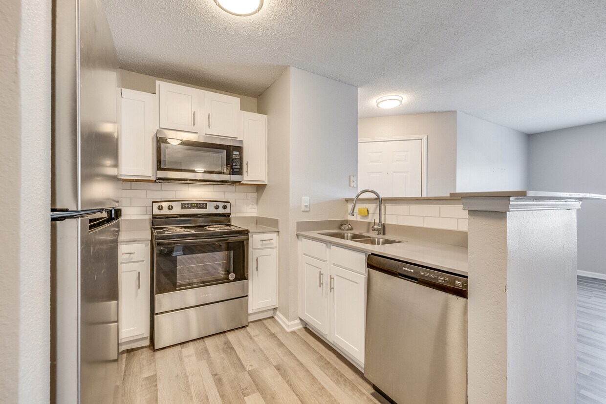Hillside Place Apartments - 2050 Edgeview Way Knoxville, TN