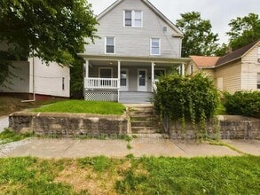 Building Photo - 695 Kling St