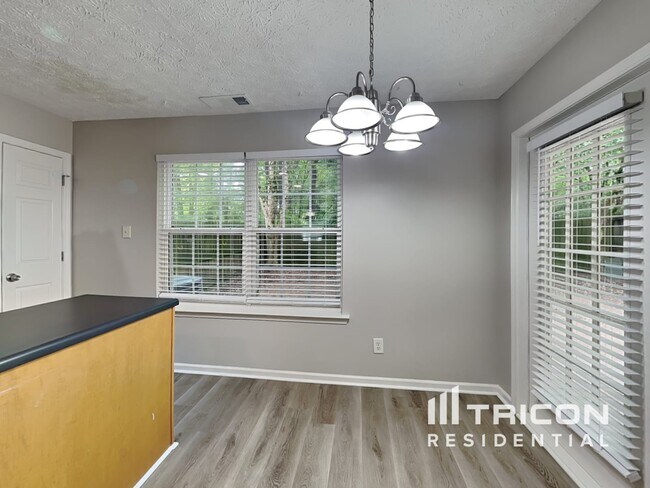 Building Photo - 221 Osmanthus Way