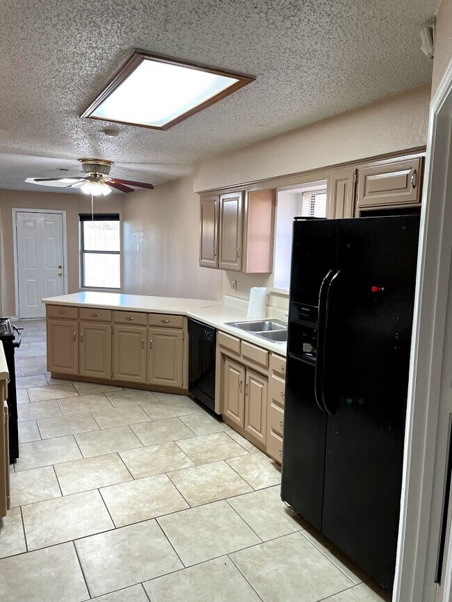 kitchen - 2431 Pecan Grove Ct