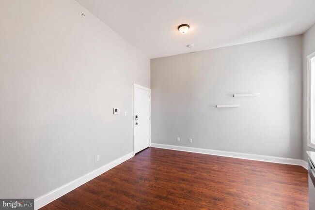 Foto del edificio - 2478 Frankford Ave
