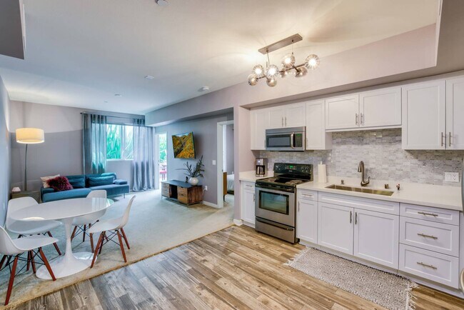 Foto del edificio - 12655 Bluff Creek Dr