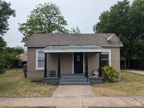 Building Photo - 814 S 15th St