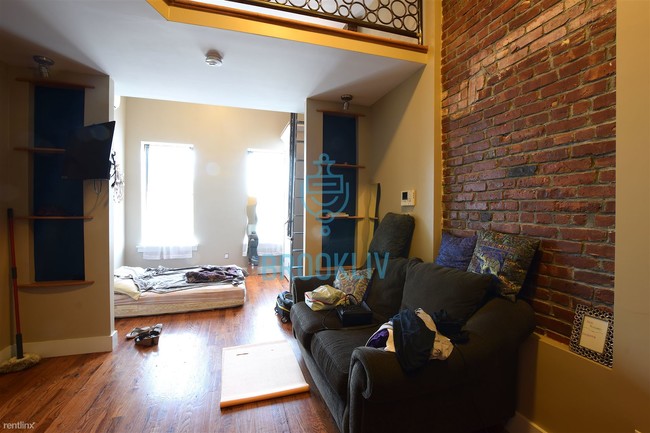 Building Photo - Studio, 1 bath Apartment - 215 Marion St 3A