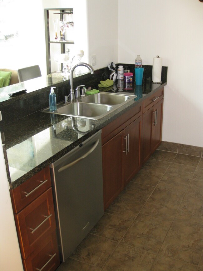 Foto del edificio - 4400 Irvine Ave