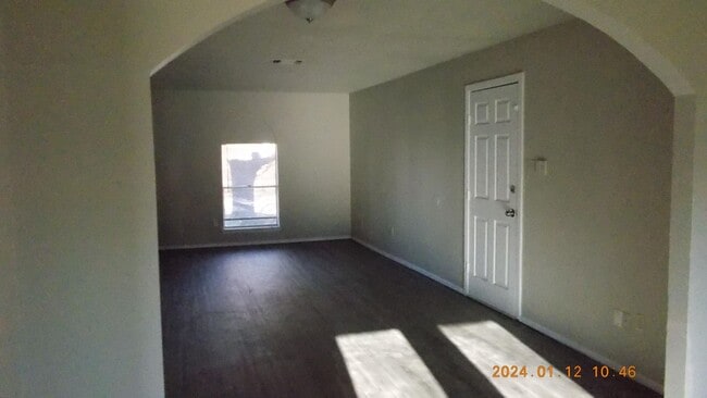 Building Photo - 1709 Billy B Ave 76010