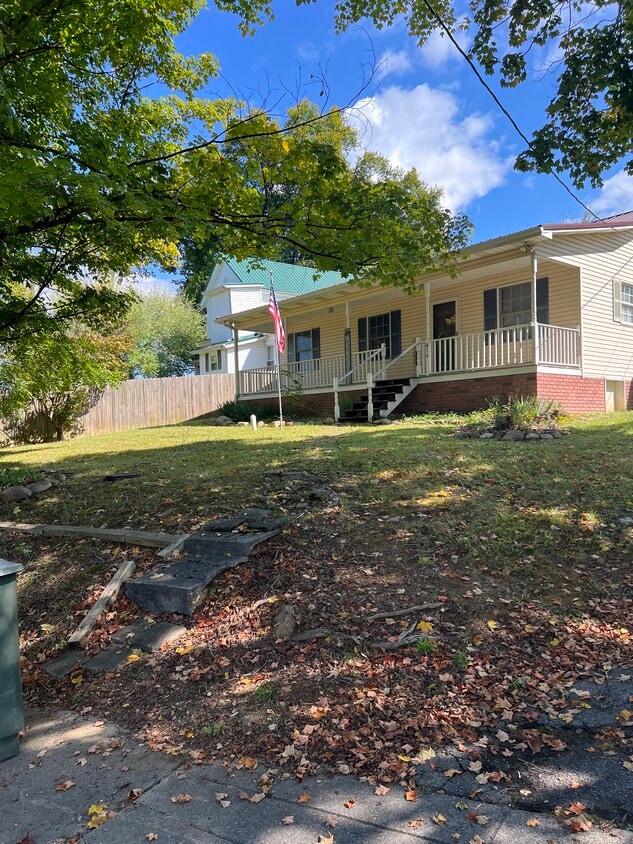 Foto principal - 414 S Lynn Ave