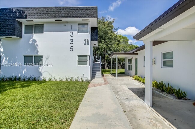 Foto del edificio - 1335 NE 5th St