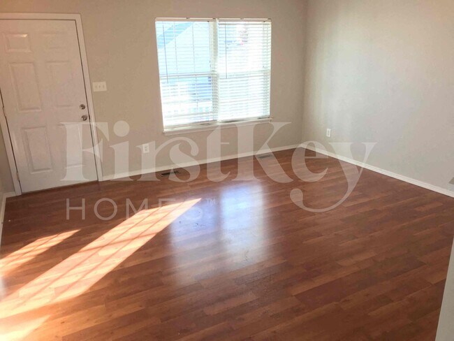 Foto del edificio - 2005 Briarridge Dr