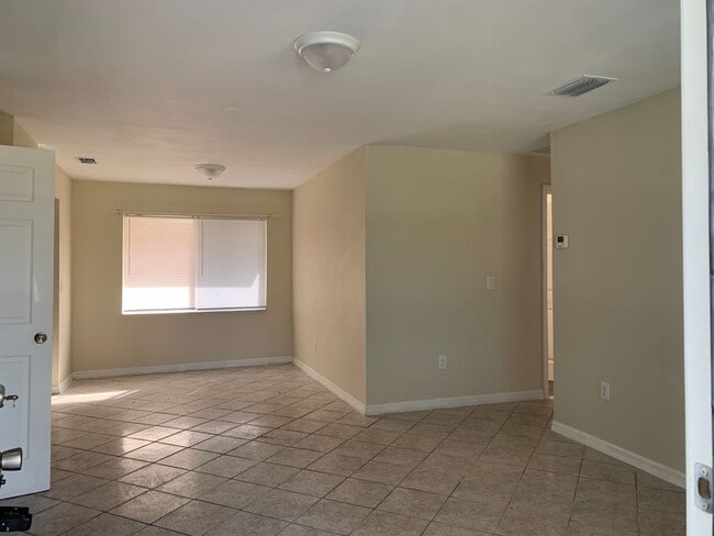 Photo - Single Family House 4bed/2bath Rent $1850/month ready June 2026