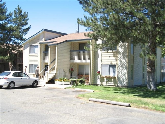 Building 2, 4 Units - The Maples Apartments