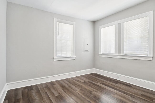 Building Photo - 504 W 48th St