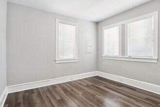 Building Photo - 504 W 48th St