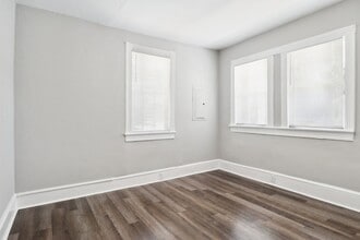 Building Photo - 504 W 48th St