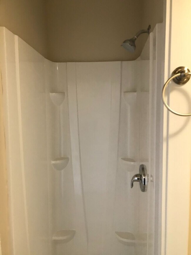 Foto del edificio - Upstairs 1 Bedroom 1 Bath Apartment