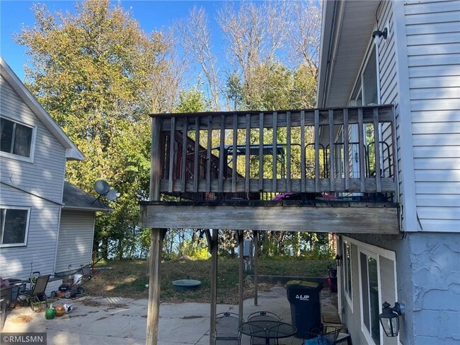 Building Photo - 28662 W Lake Dr