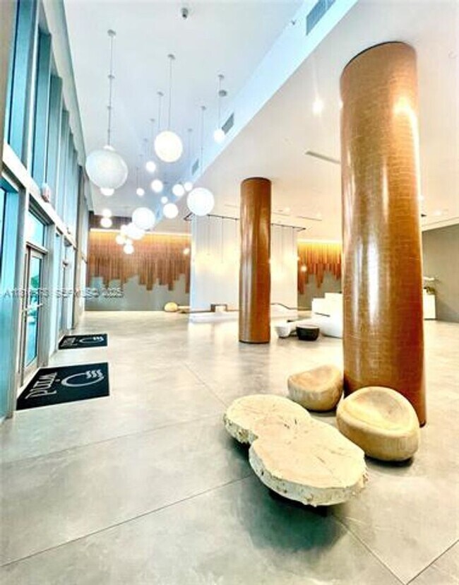 Foto del edificio - 350 S Miami Ave