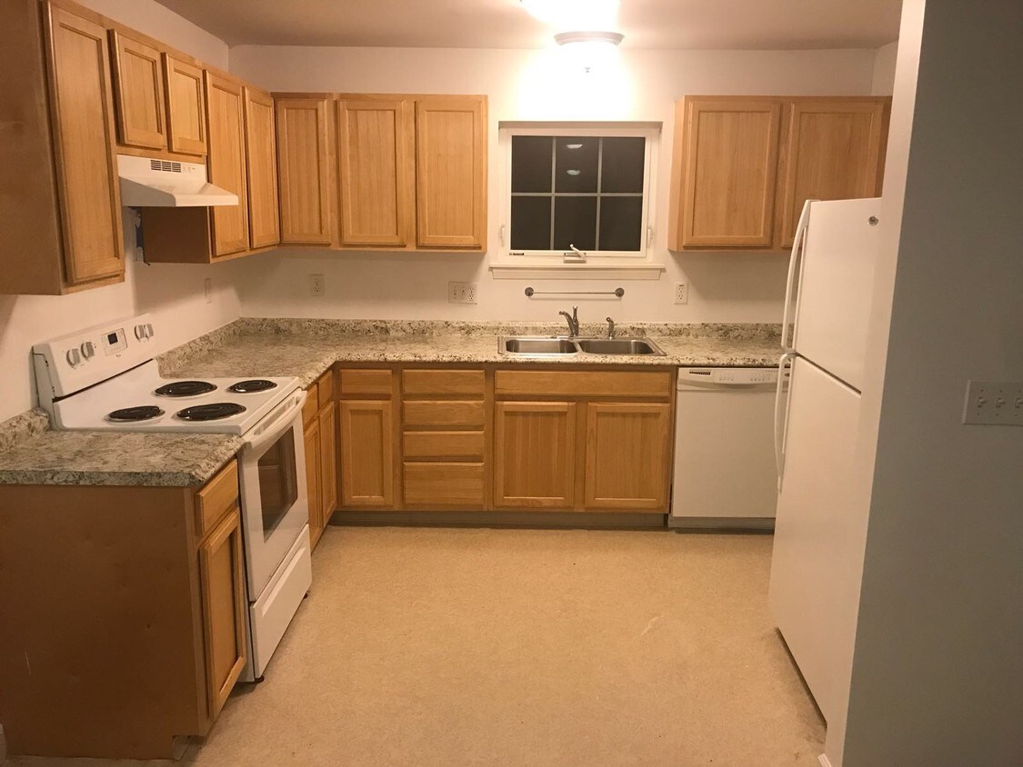 Kitchen - 52 Village St