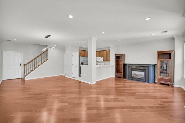 Foto del edificio - 104 Pebble Brook Dr