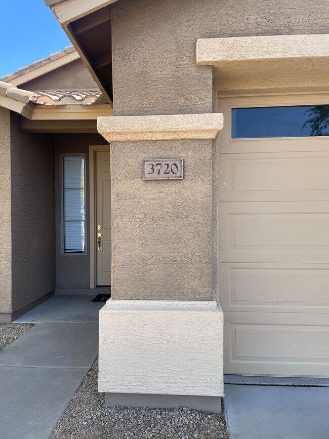 Building Photo - 4 Bedroom/2 Bath Single Level Home in Anthem! Close to freeway & TSMC Plant!