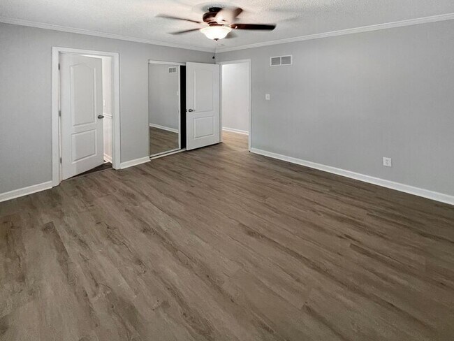 Building Photo - 13026 S Cottonwood Dr