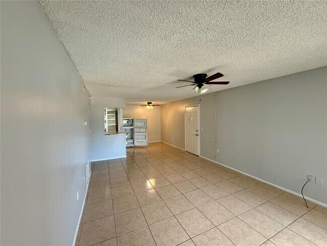 Foto del edificio - 910 Lake Destiny Rd