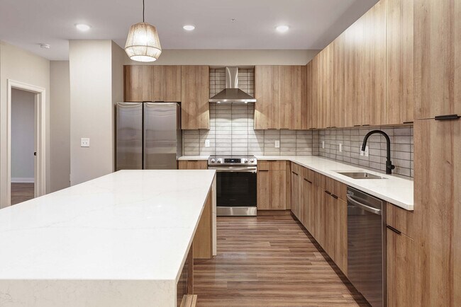 Building Photo - Green|House Short North