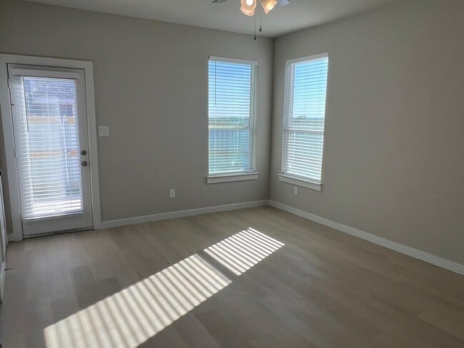 Building Photo - Stylish Two-Story Modern Home Available for Rent!