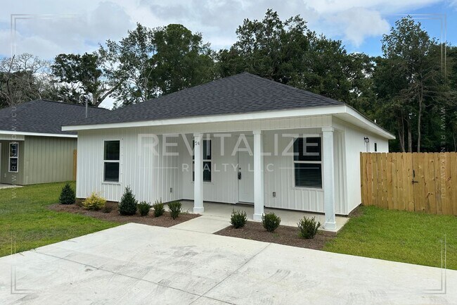 Foto del edificio - **OPEN HOUSE 08/17 1-3PM** 4 Bed/2 Bath Ho...