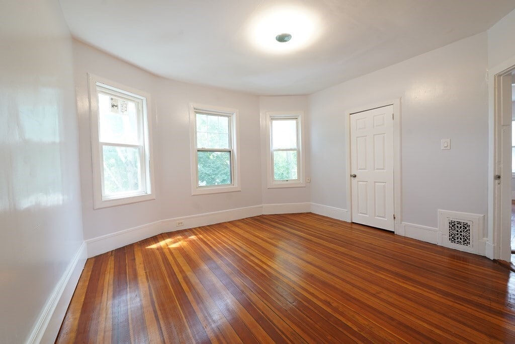 Primary Photo - 44 Ridgewood St