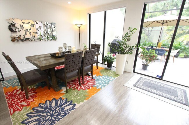 Foto del edificio - 3815 Alcantara Ave