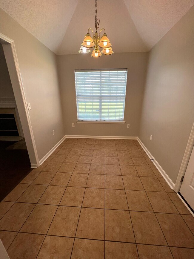 Foto del edificio - 5997 Vinemont Dr NW