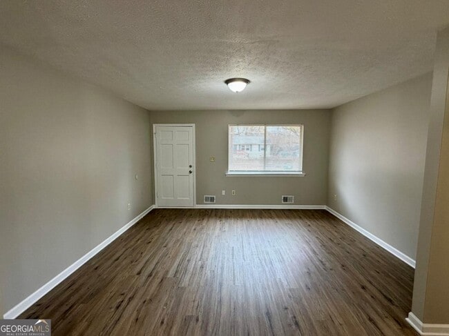Building Photo - 816 Jesters Lake Dr
