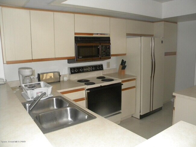 Foto del edificio - 1003 Country Club Dr