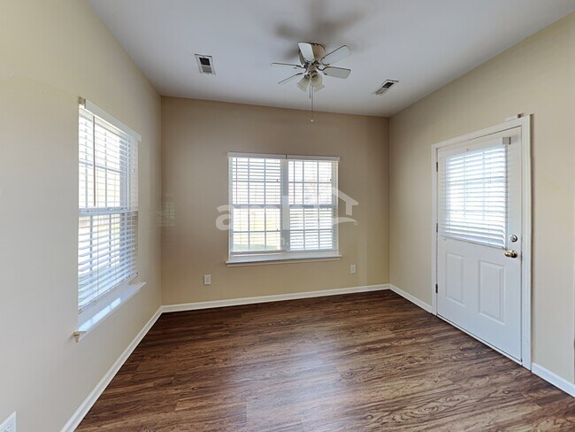 Foto del edificio - 2000 Sweet Gum Ct