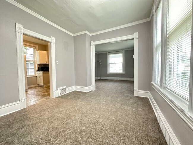 Foto del edificio - AVAILABLE MAY 2026 - 3 BED 1.5 BATH