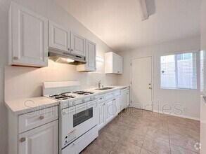 Building Photo - 2204 Carnegie Ln