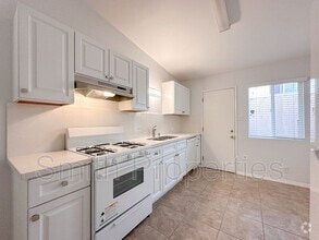 Building Photo - 2204 Carnegie Ln