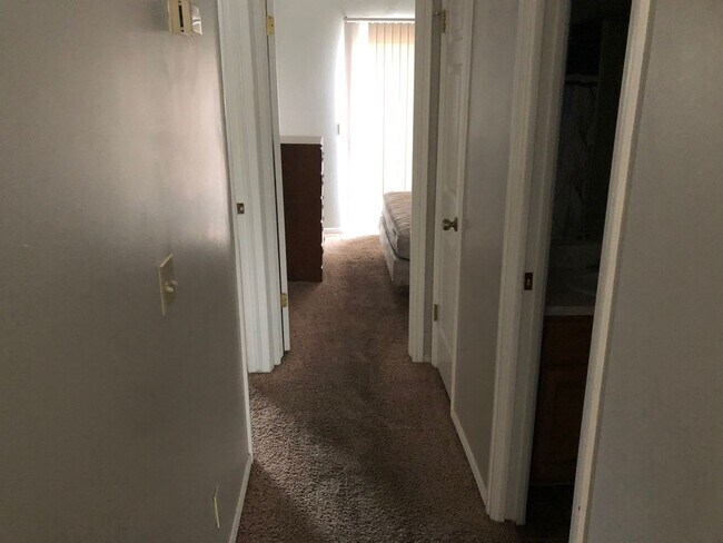 Building Photo - Cozy Condo in Village Park