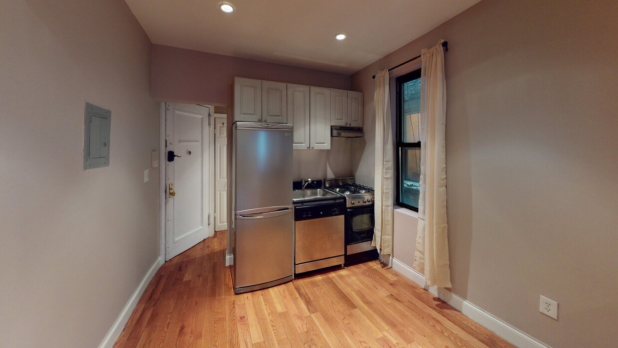 Photo - 715 E 5th St Apartment