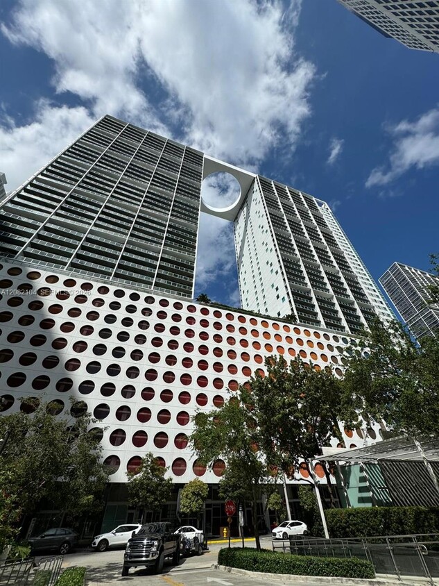 Photo - 500 Brickell Avenue, Miami, FL 33131 - 1 BR 1 BA condo