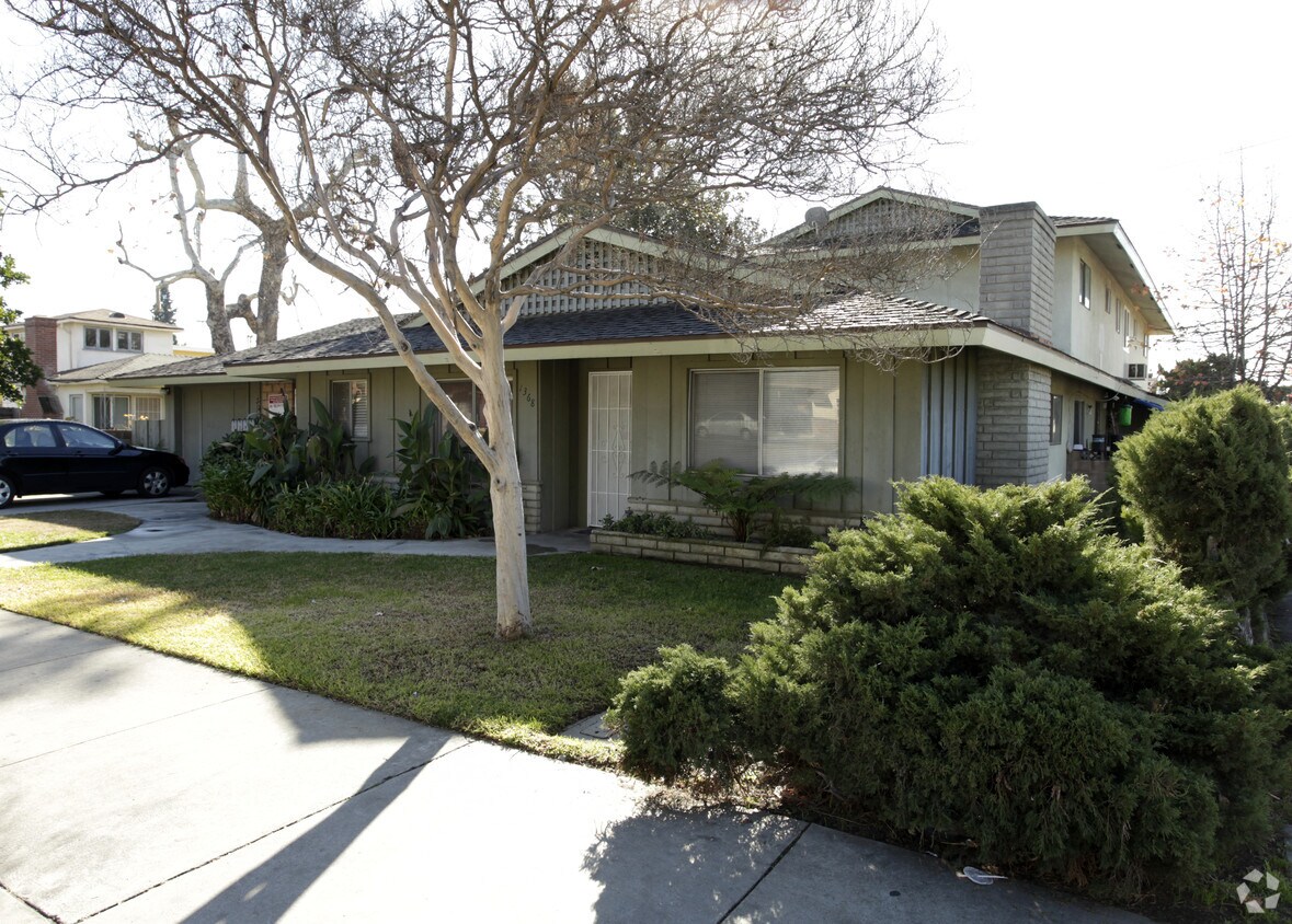 Foto del edificio - 1368 E Kingsley Ave