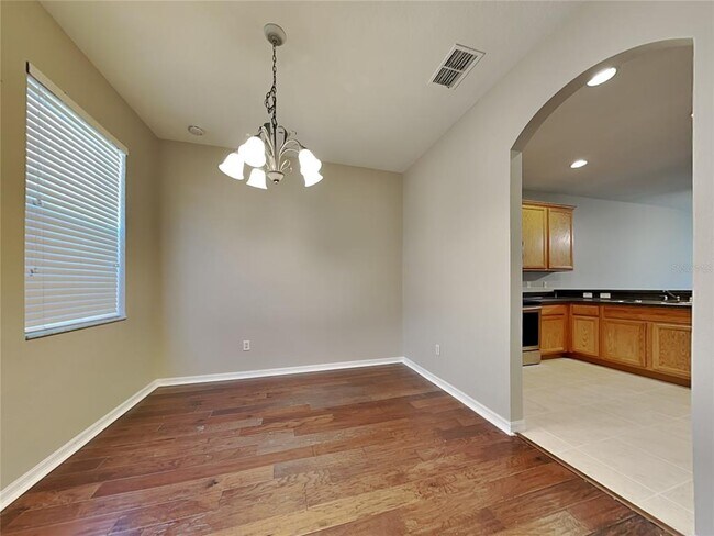 Building Photo - 419 Kings Path Dr