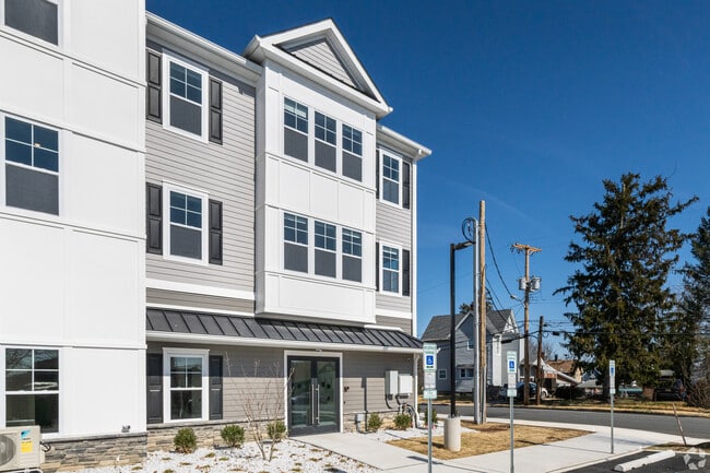 Building Photo - The AXIS at South Amboy on Bordentown Ave.