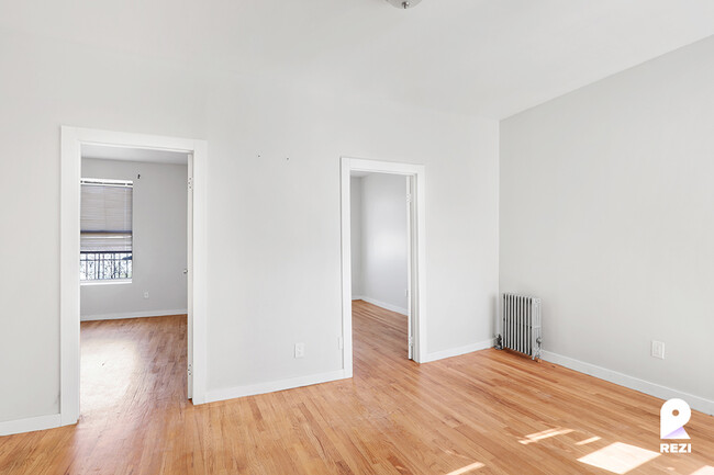 Foto del edificio - 392 E 4th St
