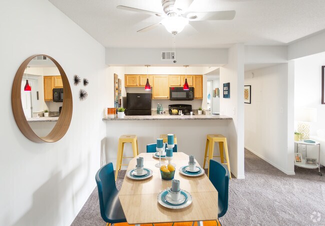 2BR, 1BA - 856 SF - Teal Run Apartments