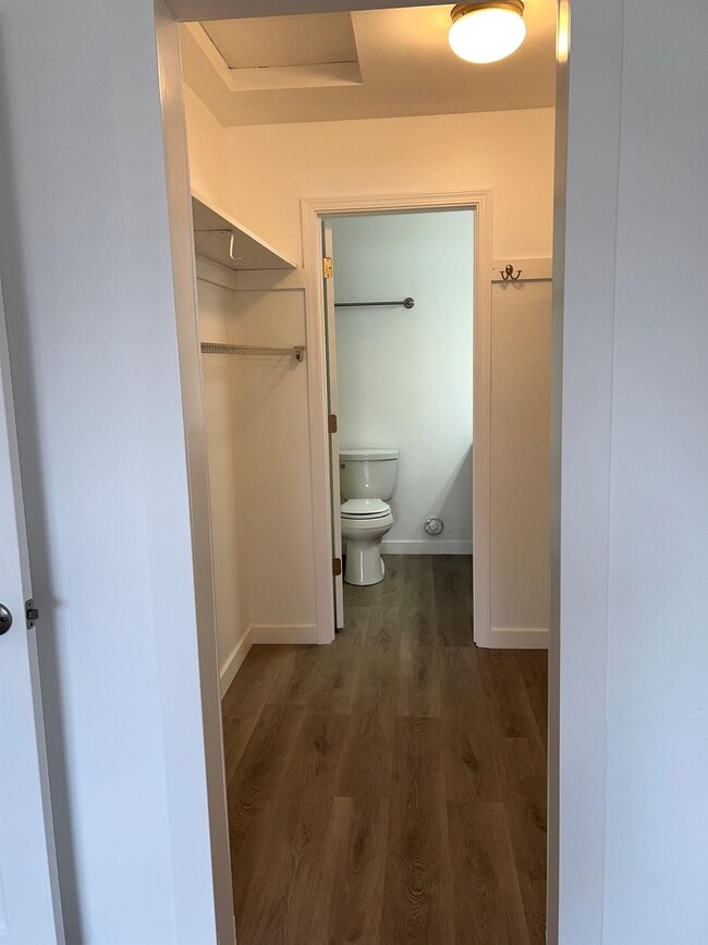 Building Photo - 210 Noble St