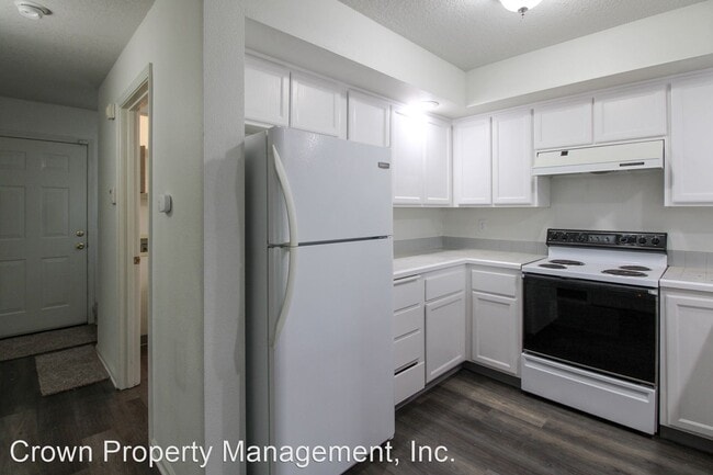 Building Photo - 2 br, 2.5 bath House - 2365 Crestview Dr S
